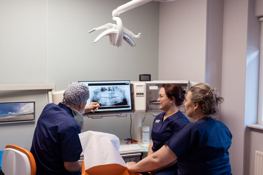 tandarts mondhygieniste assiste van tandarts-en mondhygiënepraktijk